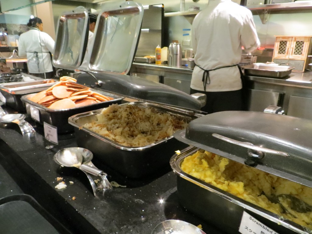 Embassy Suites Chicago Downtown breakfast buffet