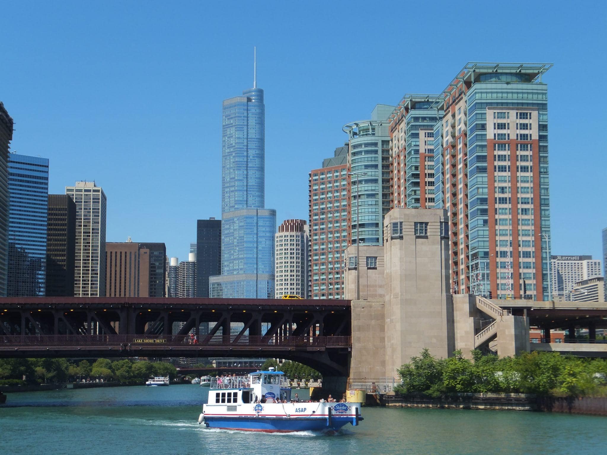 A cruise on the river is the perfect way to see Chicago