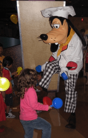 Dining with Goofy at the Disneyland Hotel