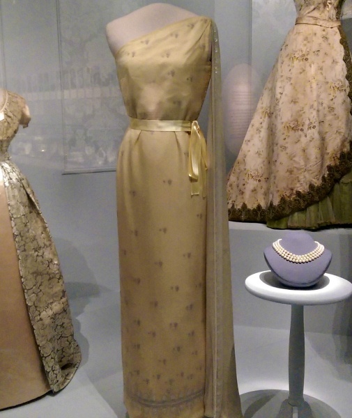 Jacqueline Kennedy's gown at the Smithsonian Museum of American History - White House Travel Blogger Summit