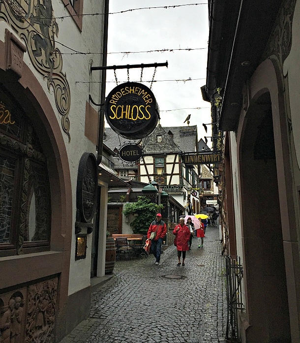 The lively Drosselgasse pedestrian street in Rudesheim am Rhein, Germany 