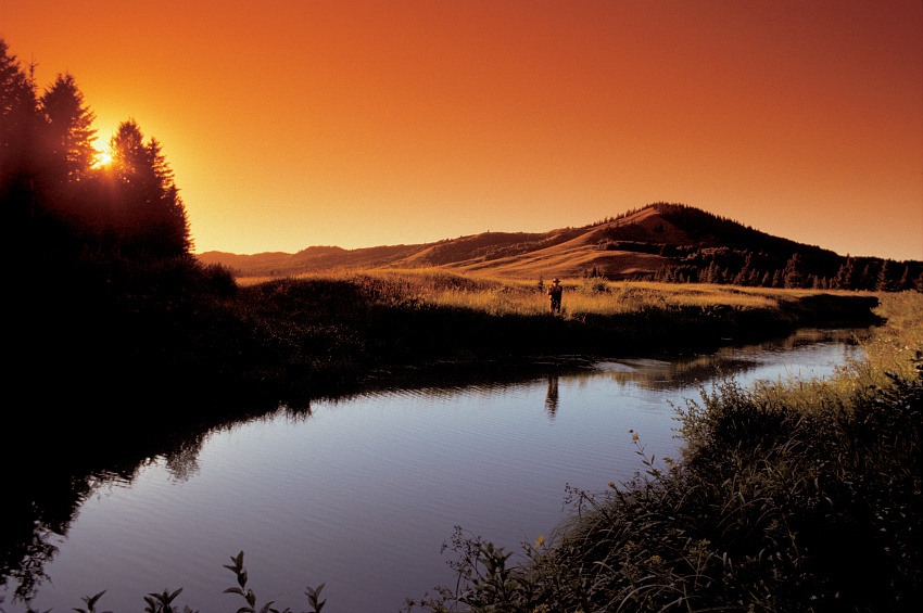 An impressive sunset at Cypress Hills Interprovincial Park ~ Not to Miss Experiences in Saskatchewan with Kids