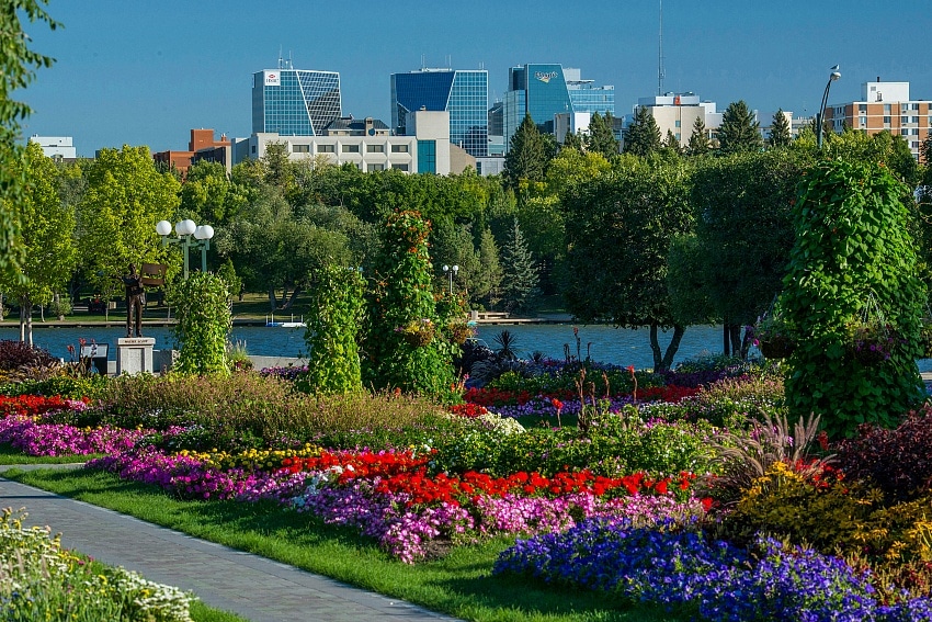 Flower Garden in Wascana Park ~ Not to miss experiences in Saskatchewan with kids