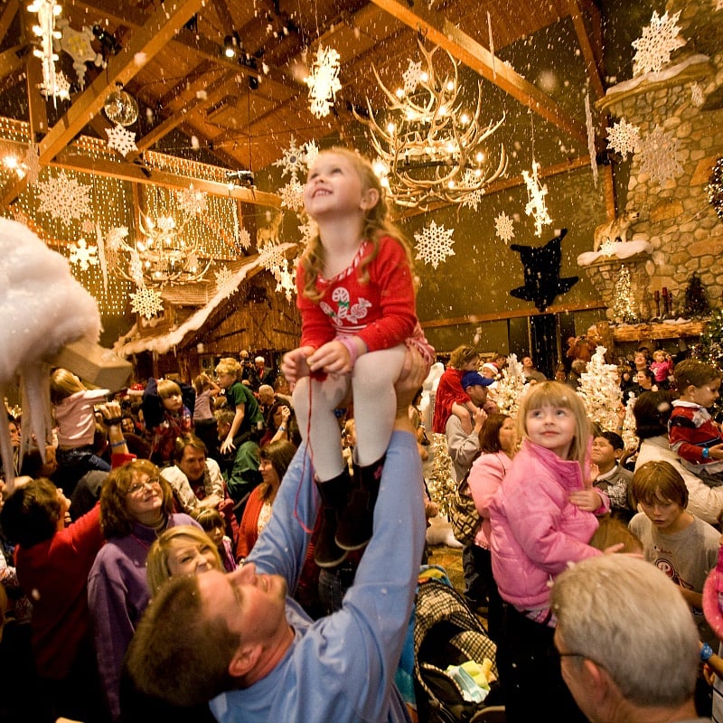 Great Wolf Lodge Southern California Holiday Activities Year-Round