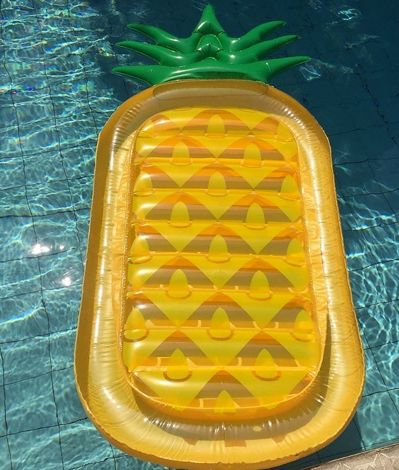 Pack this giant pineapple float for your next tropical getaway ~ Best Pool Floats