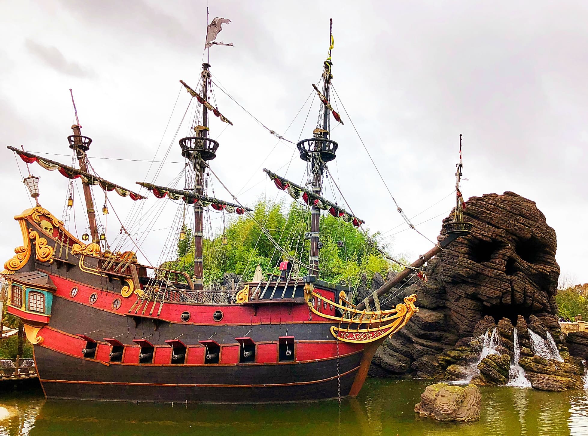 Pirate Galleon and Skull Rock at Disneyland Paris with Kids