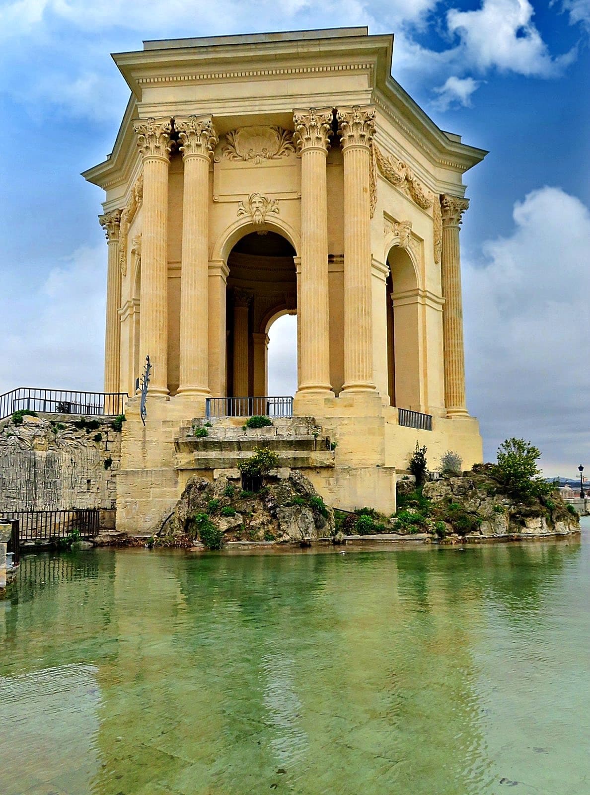 Chateau d-Eau is Aqueduc Saint-Clement in Montpellier, France