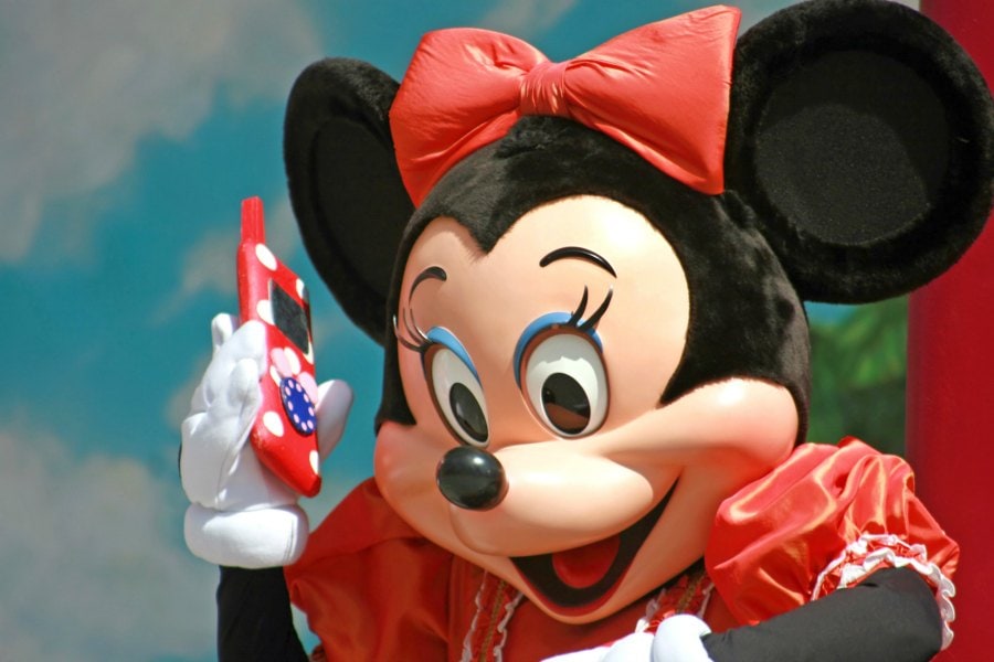 Minnie Mouse with smartphone