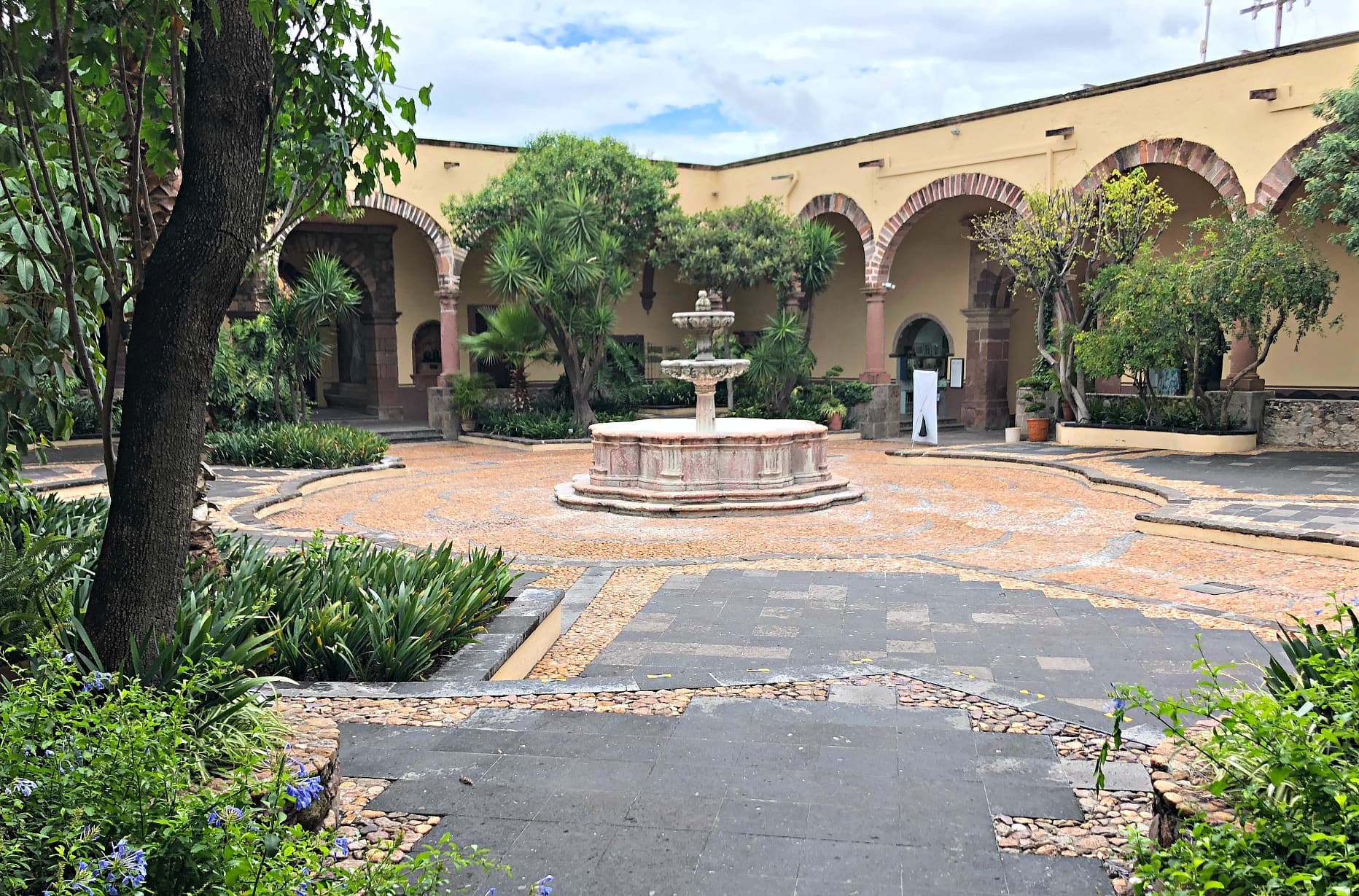 Instituto Allende helped establish San Miguel de Allende as an artistic city