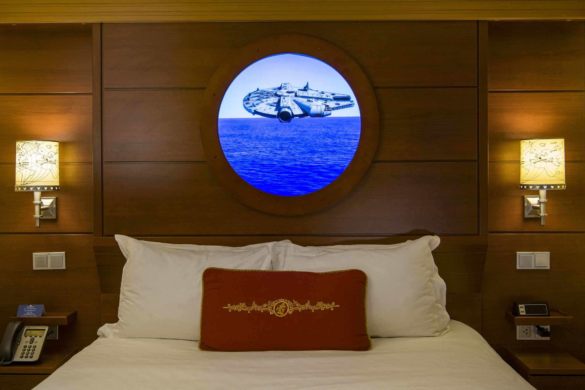 Magic Portholes transport cruisers to a galaxy far, far away with Star Wars graphics aboard Disney Dream with kids