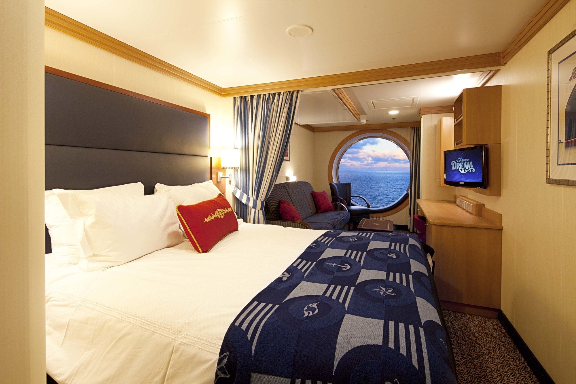 Art Deco-inspired Deluxe Family Oceanview Stateroom on Disney Dream has features sure to please families