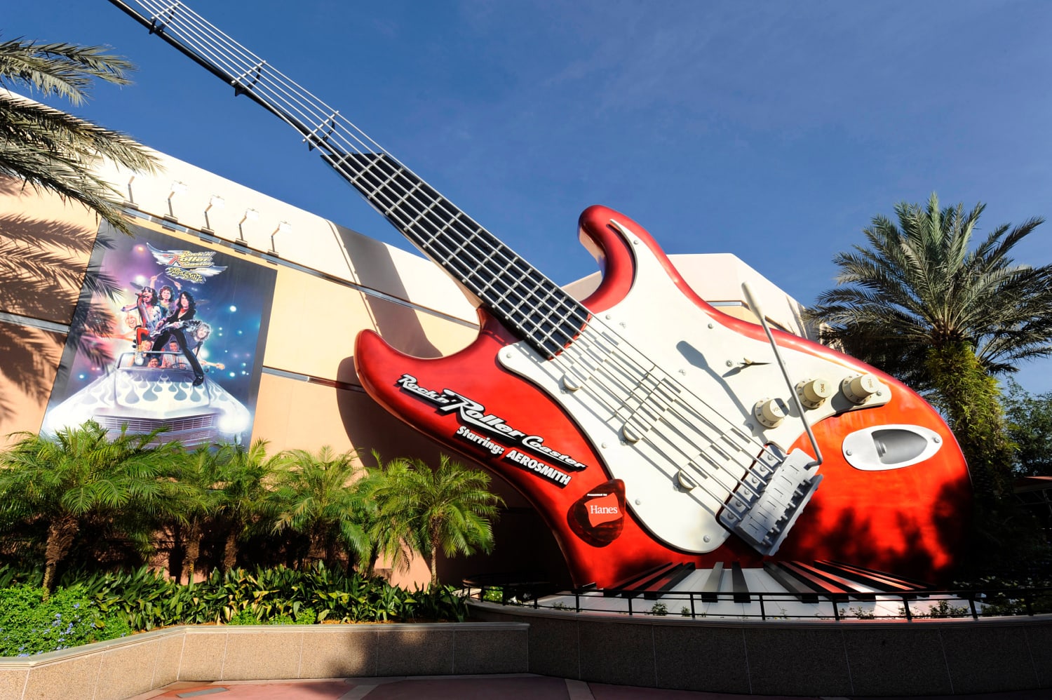 "Rock 'n' Roller Coaster Starring Aerosmith" Exterior