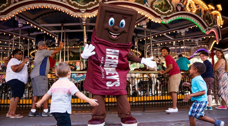 Look for candy characters at Hersheypark with kids