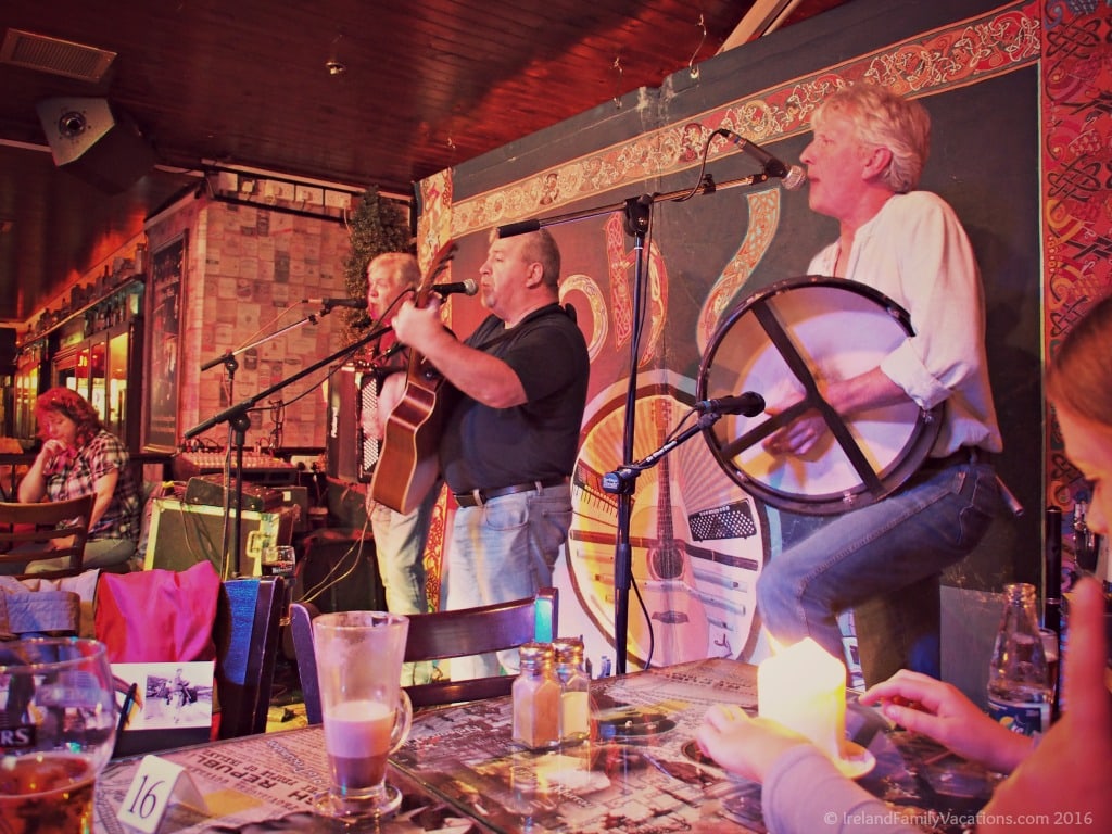 Live music in an Irish Pub 