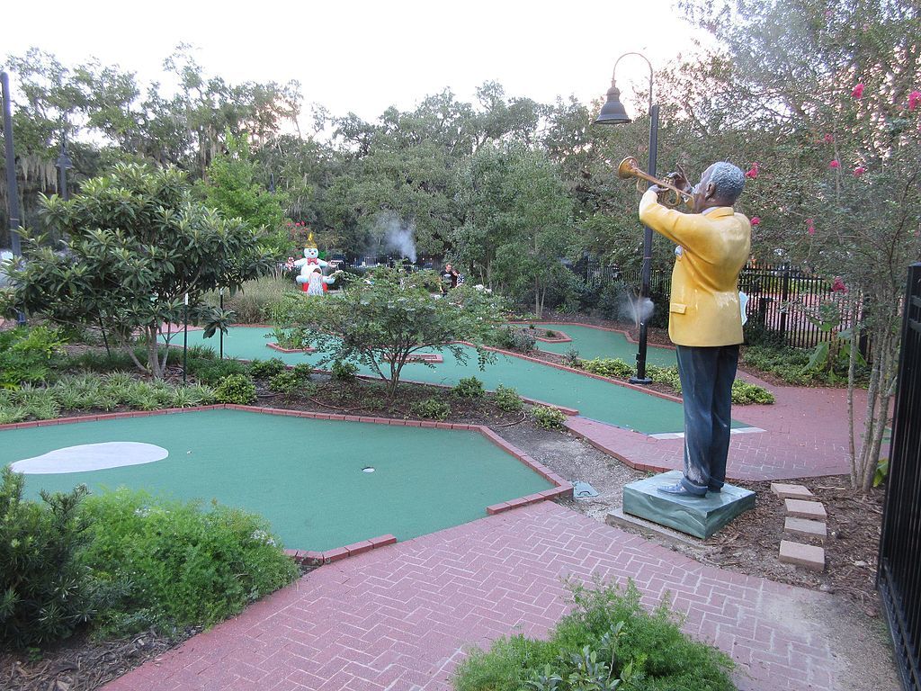 City Putt miniature golf course for families in New Orleans