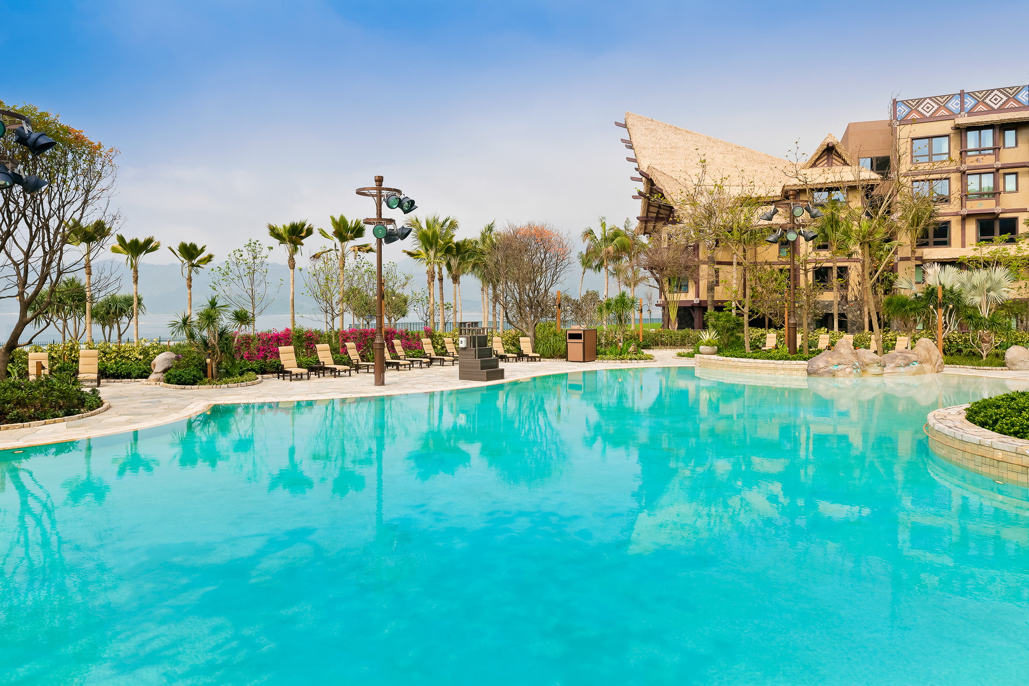 Disney Explorer's Lodge pool