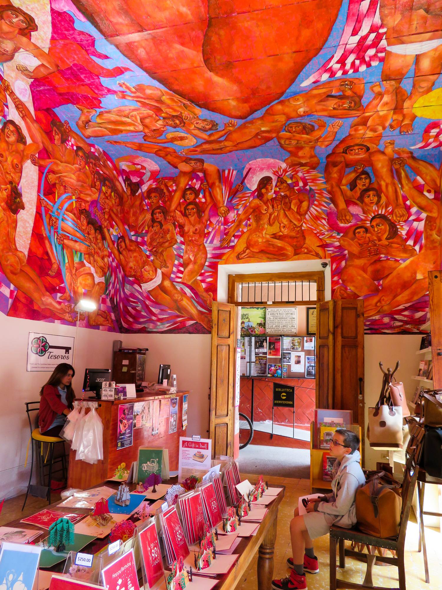 Biblioteca de San Miguel de Allende gift shop with its impressive mural 