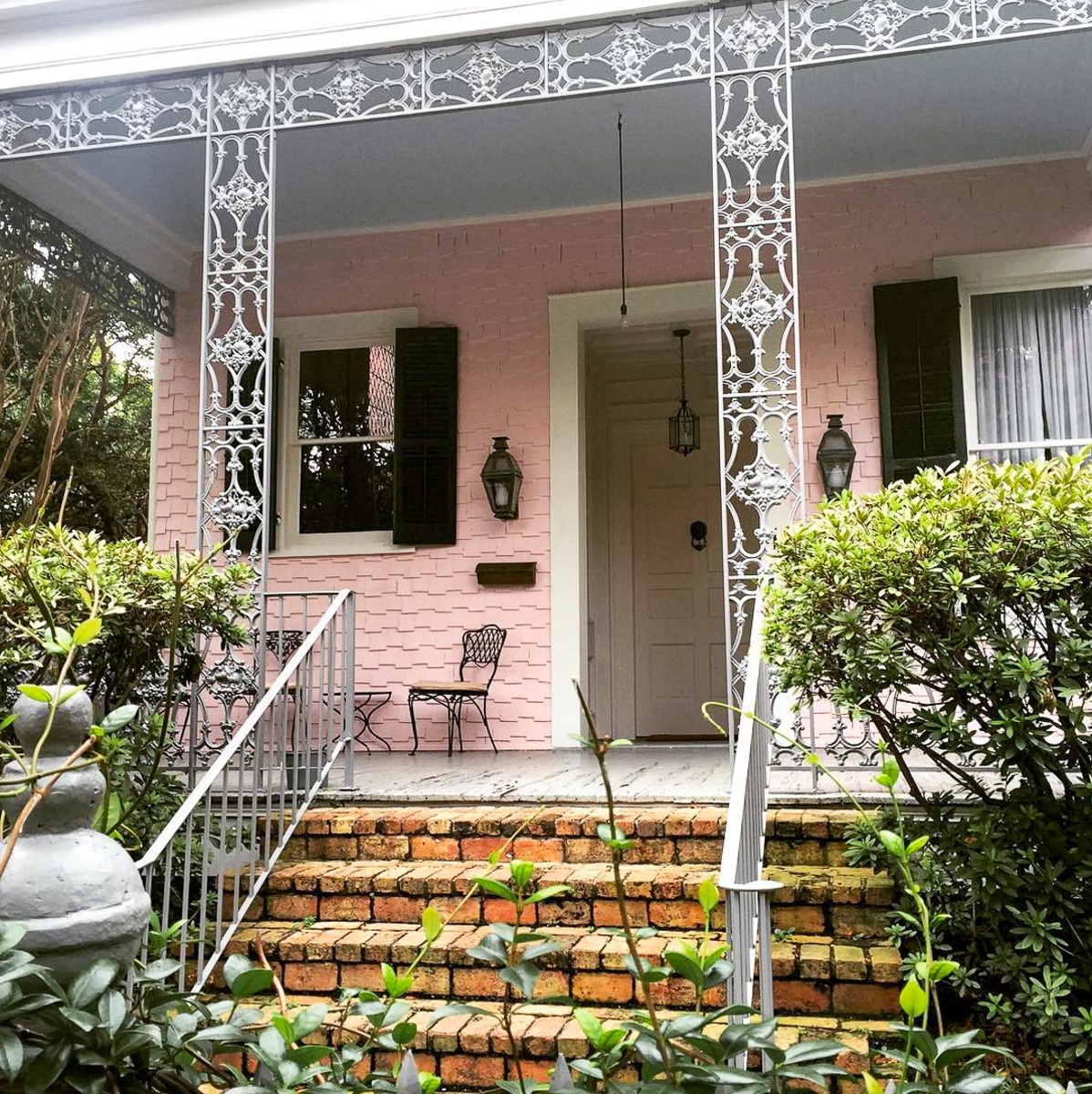 Pink house in the Garden District in New Orleans