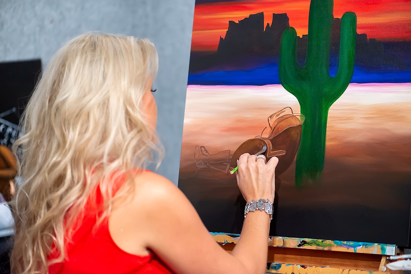 An artist at Scottsdale ArtWalk