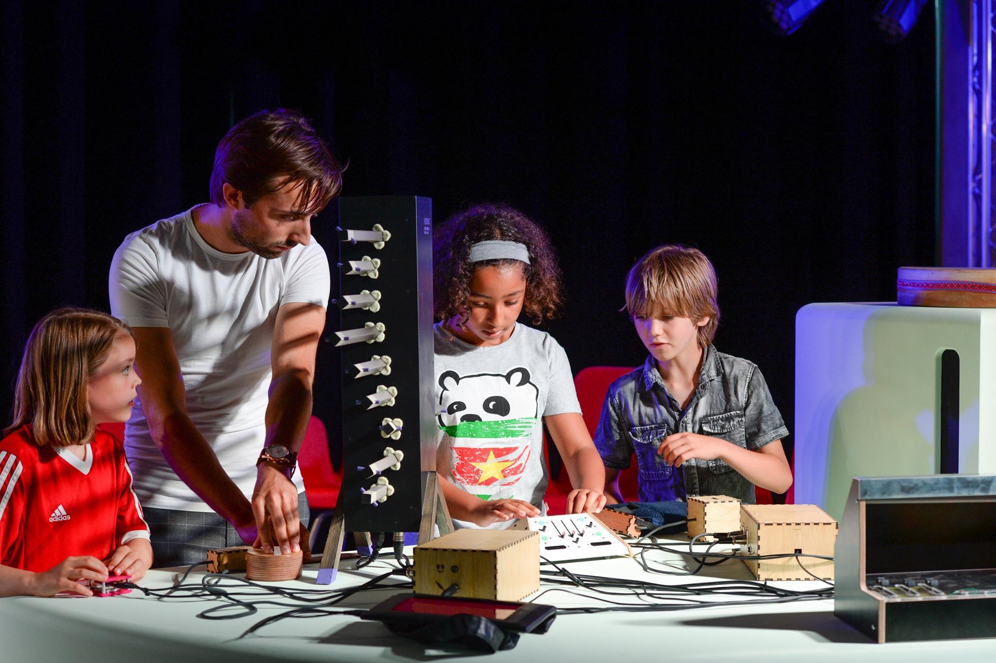 Music class at Muziekgebouw in Amsterdam with kids