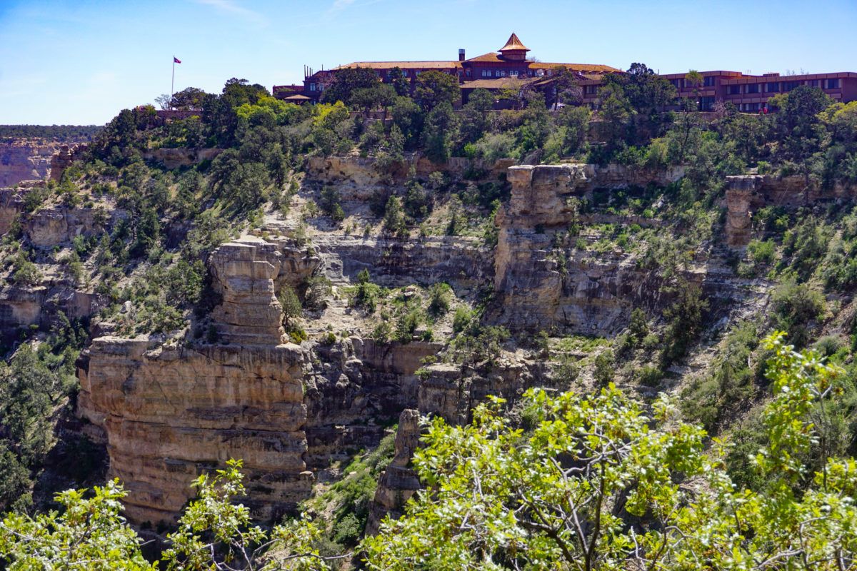 El Tovar Hotel on the rim of Grand Canyon South 