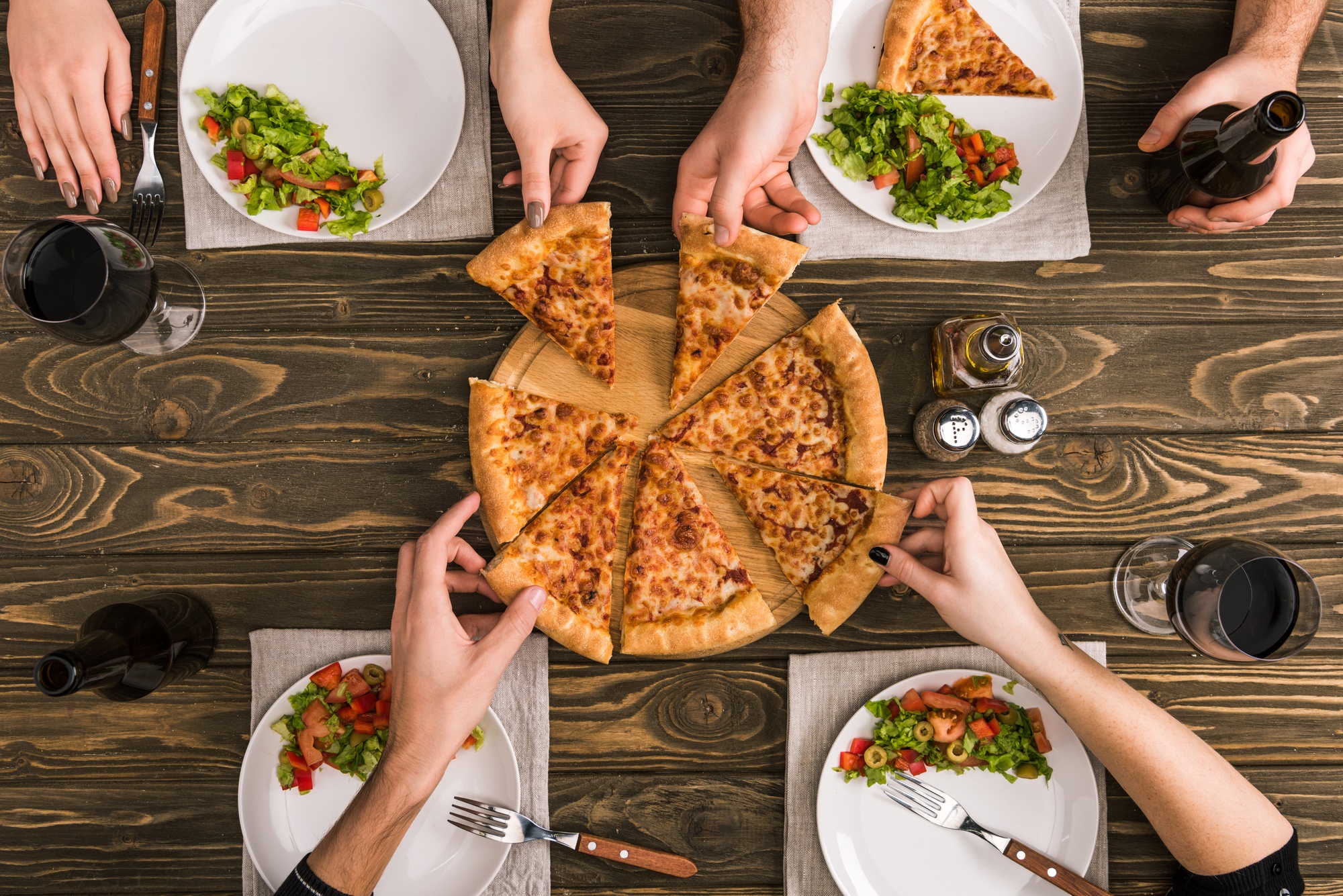 Pizza is a meal the whole family will enjoy for your destination family reunion