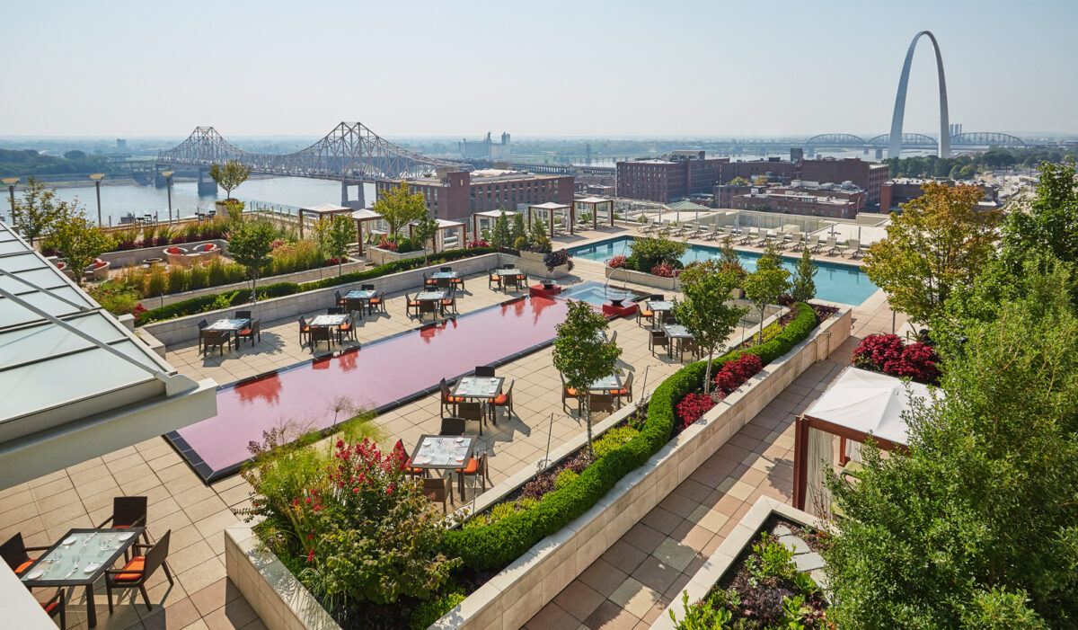 Four Seasons Hotel St. Louis pool area