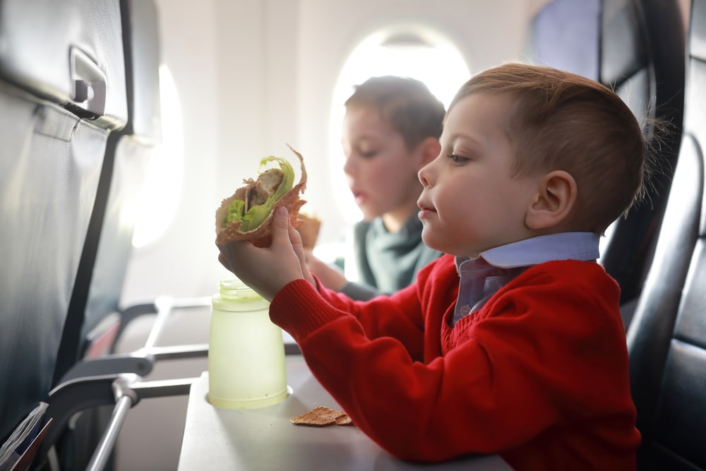 Pack travel snacks for children