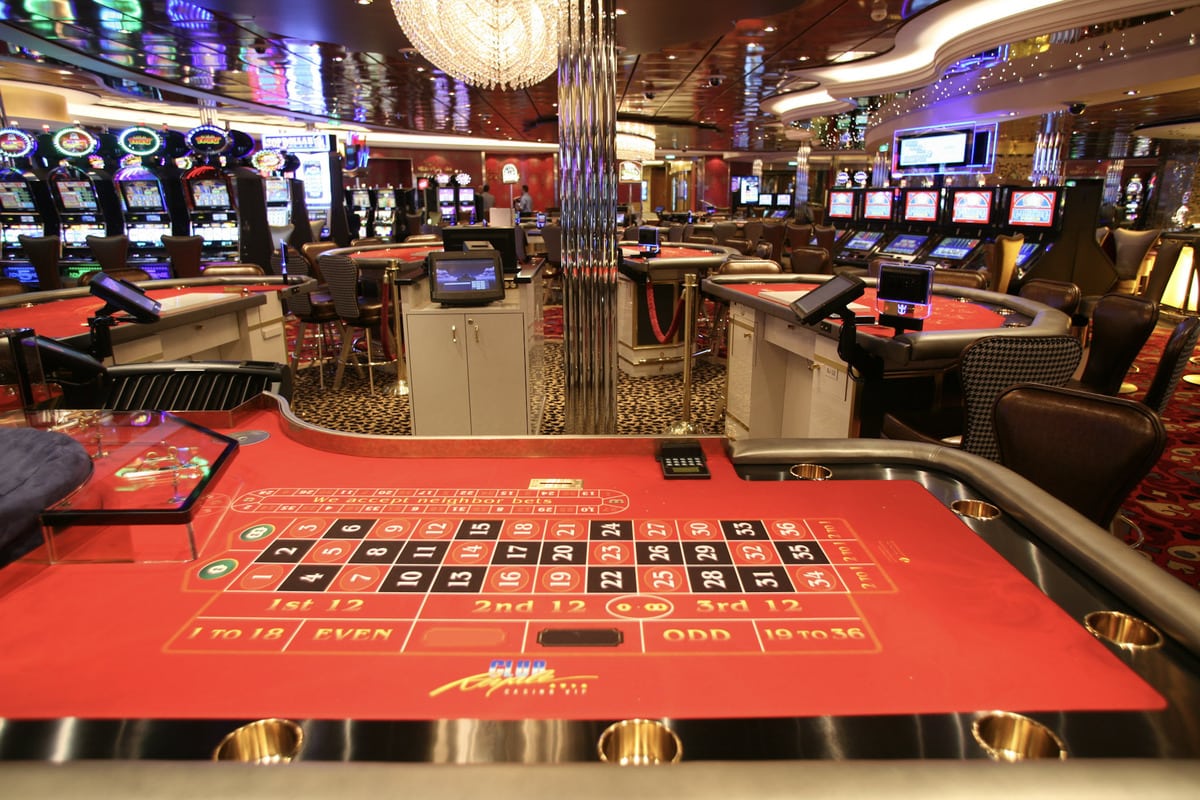 Royal Caribbean roulette table in Casino Royale