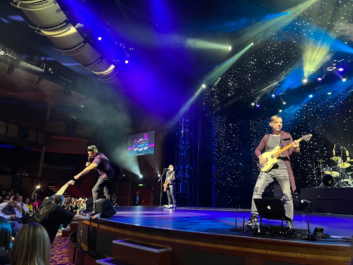 DSB Journey cover band on Allure of the Seas 