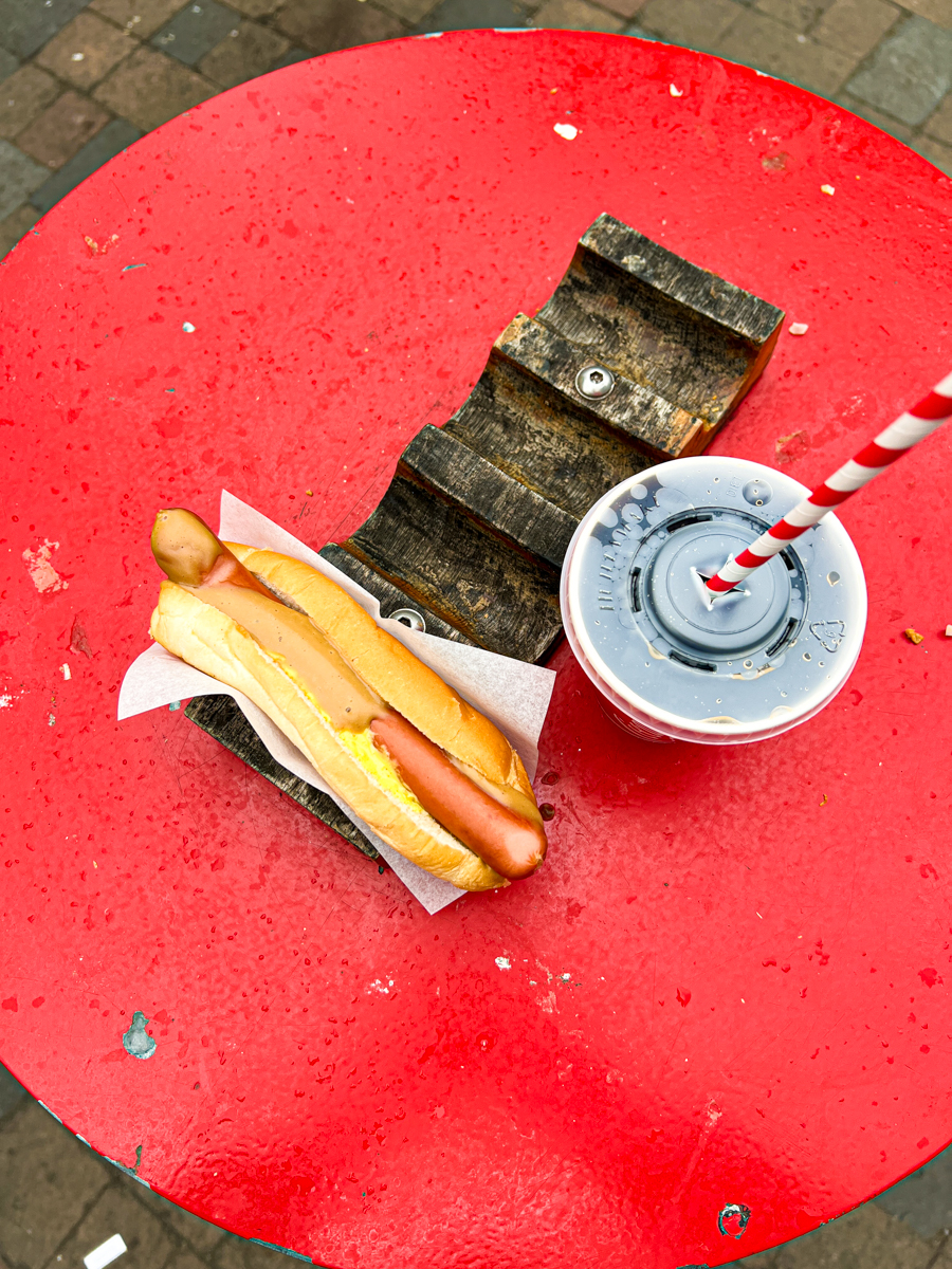 Hot dog holders at Bæjarins Beztu Pylsur in Reykjavik