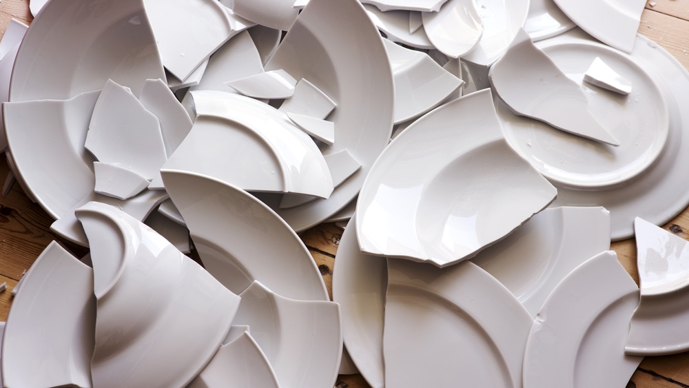 Danes send good New Year's wishes to their neighbors with broken dishes