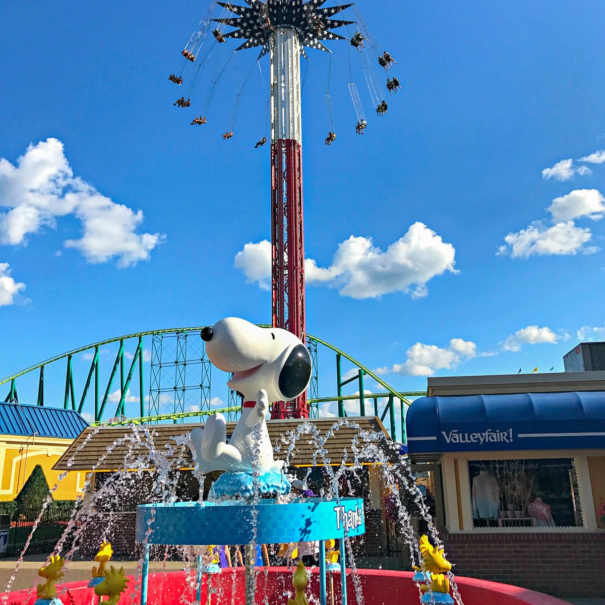 Valleyfair Snoopy fountain and rides