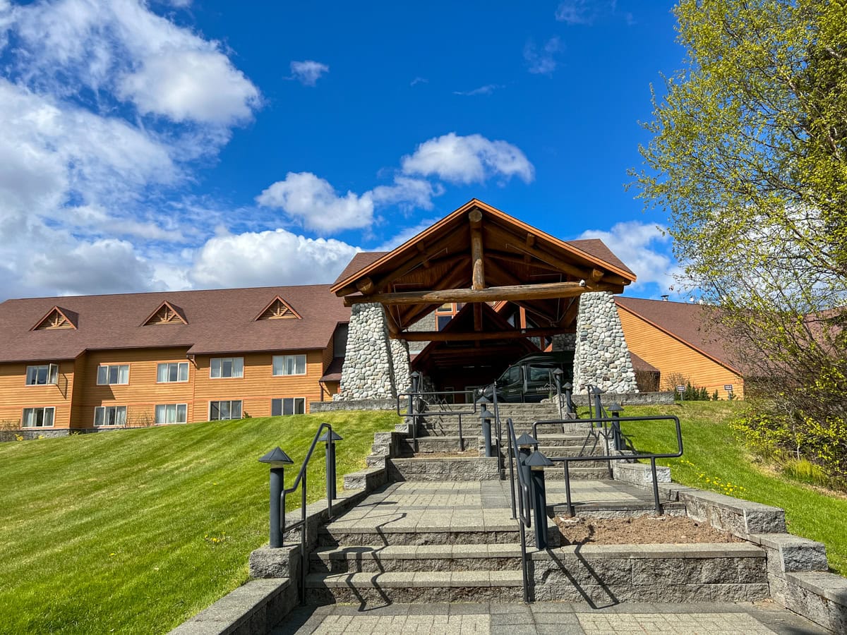 Talkeetna Alaskan Lodge entrance