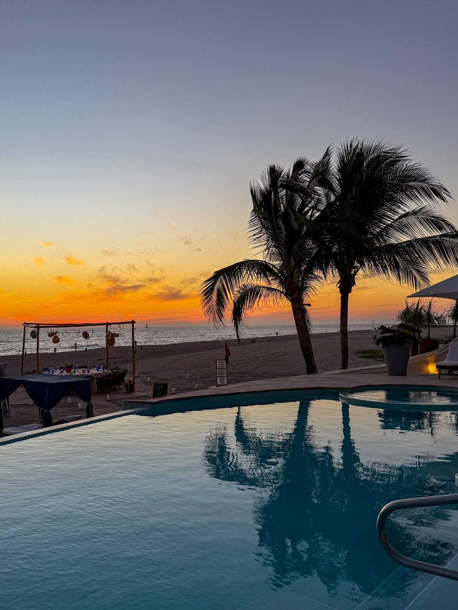 Pool and beach sunset view at Tua Beach Club 