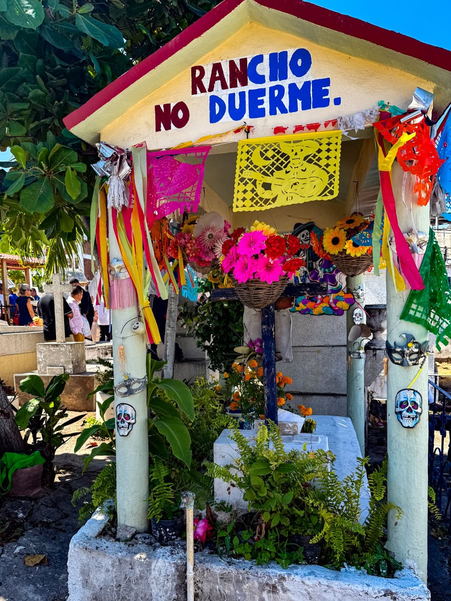 Gravesite decorated for Day of the Dead at Cinco de Diciembre Cemetery i Puerto Vallarta