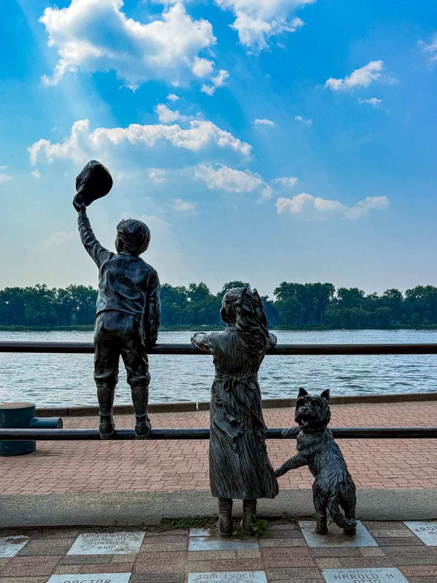The Riverside Children, a sculpture by Paul T. Granlund along Riverwalk in Riverside Park